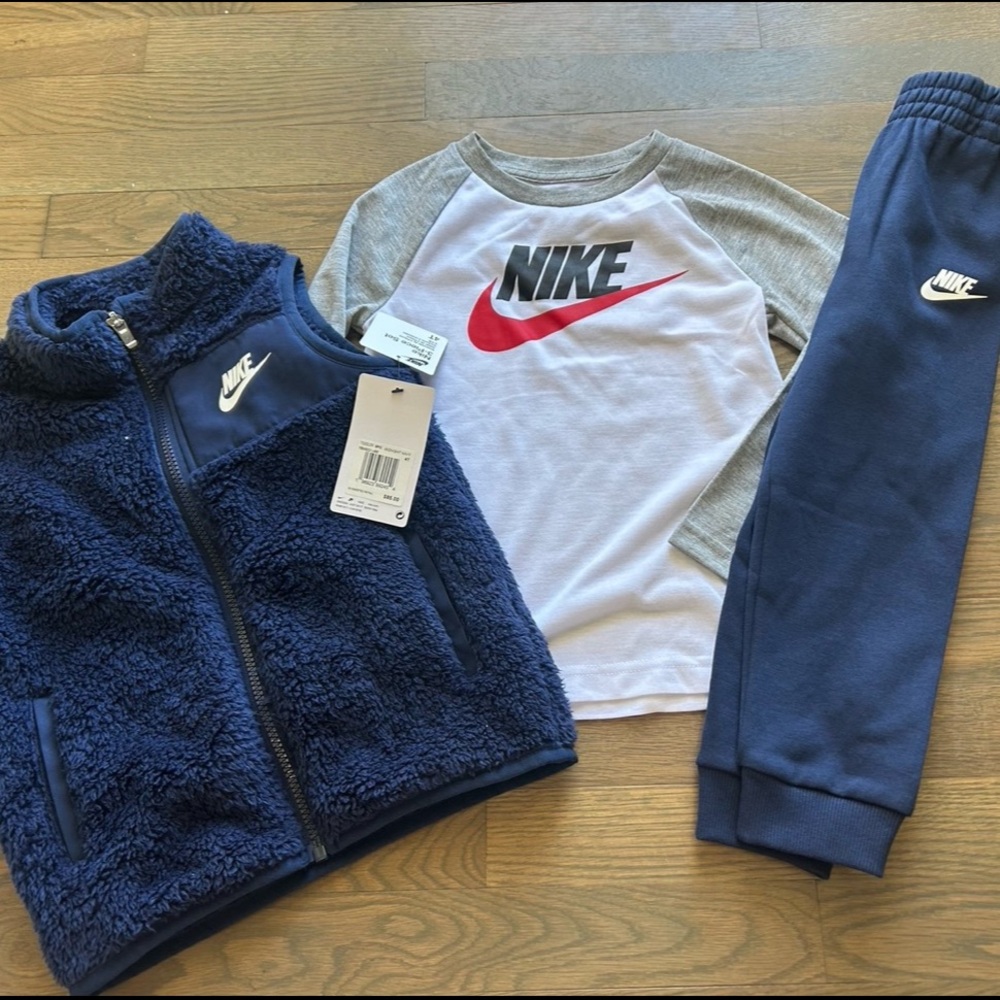 NWT Nike Toddler 3 Piece Set size 4t